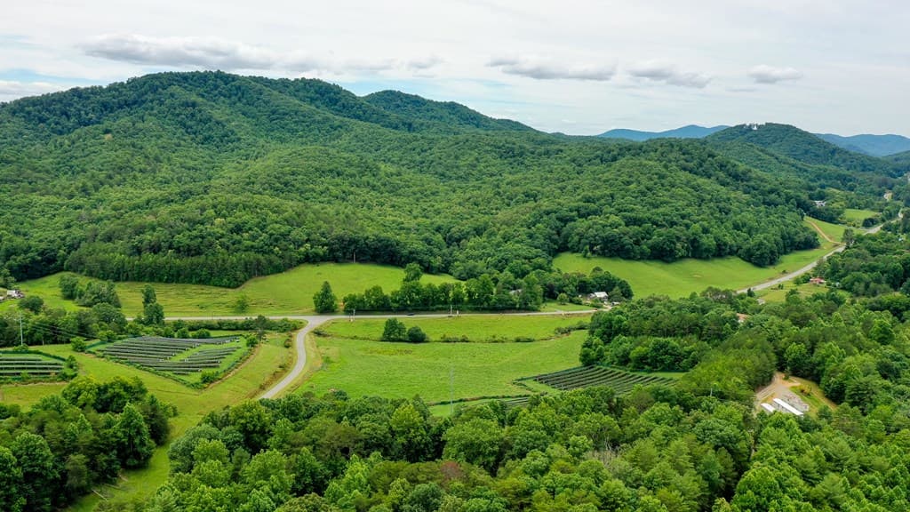 147 Lance Cove Road, Hayesville SC 29804 - Photo