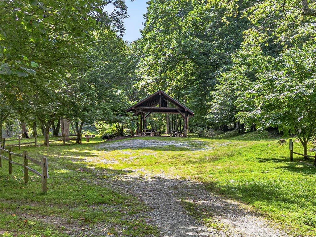 605 Toccoa Preserve Lane, Blue Ridge GA 30513 - Photo