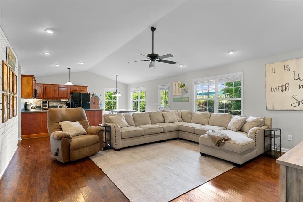 132 9th Avenue, Chatsworth GA 30705 - Photo