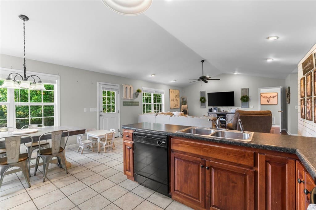 132 9th Avenue, Chatsworth GA 30705 - Photo