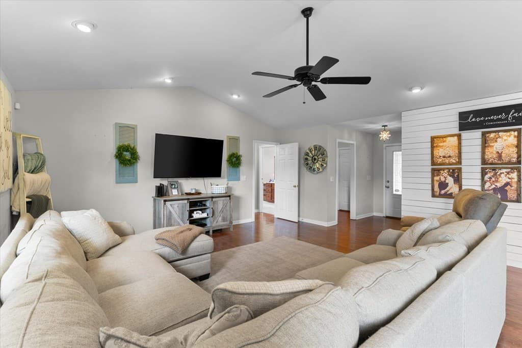 132 9th Avenue, Chatsworth GA 30705 - Photo