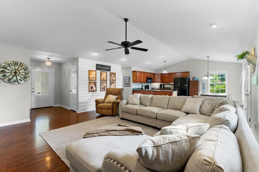 132 9th Avenue, Chatsworth GA 30705 - Photo