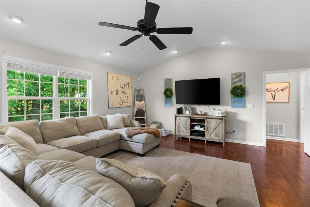 132 9th Avenue, Chatsworth GA 30705 - Photo