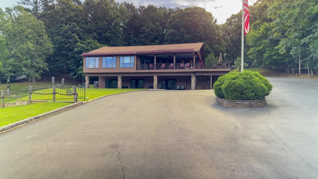 622 Lakeside Drive, Blairsville GA 30512 - Photo