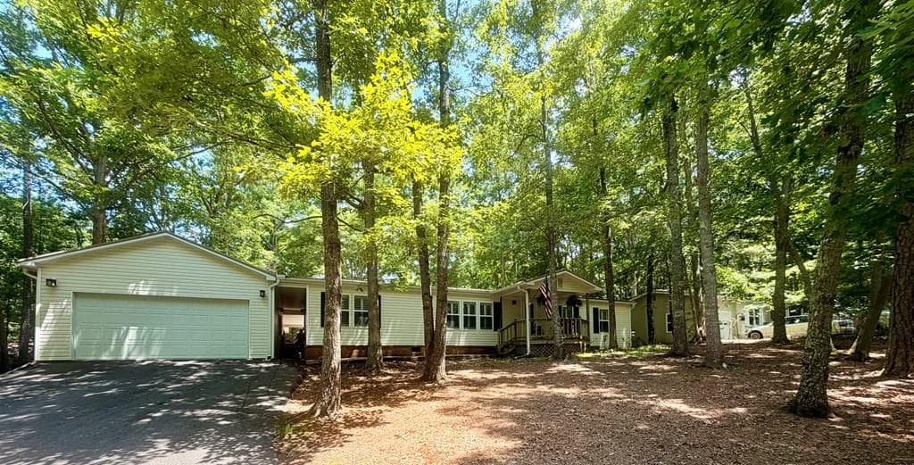 622 Lakeside Drive, Blairsville GA 30512 - Primary photo