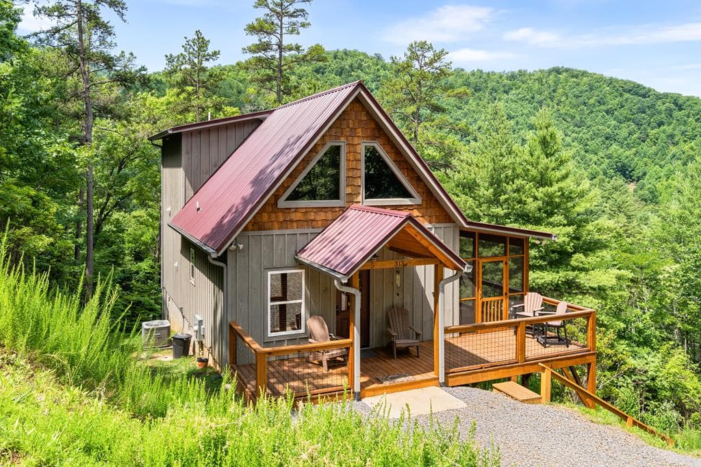 313 Lexington Drive, Brasstown NC 28902 - Primary photo