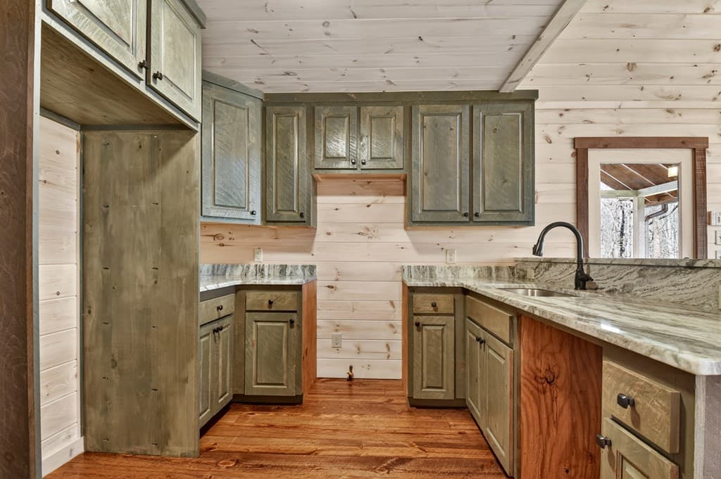 811 Mangums Trail, Blue Ridge GA 30513 - Photo