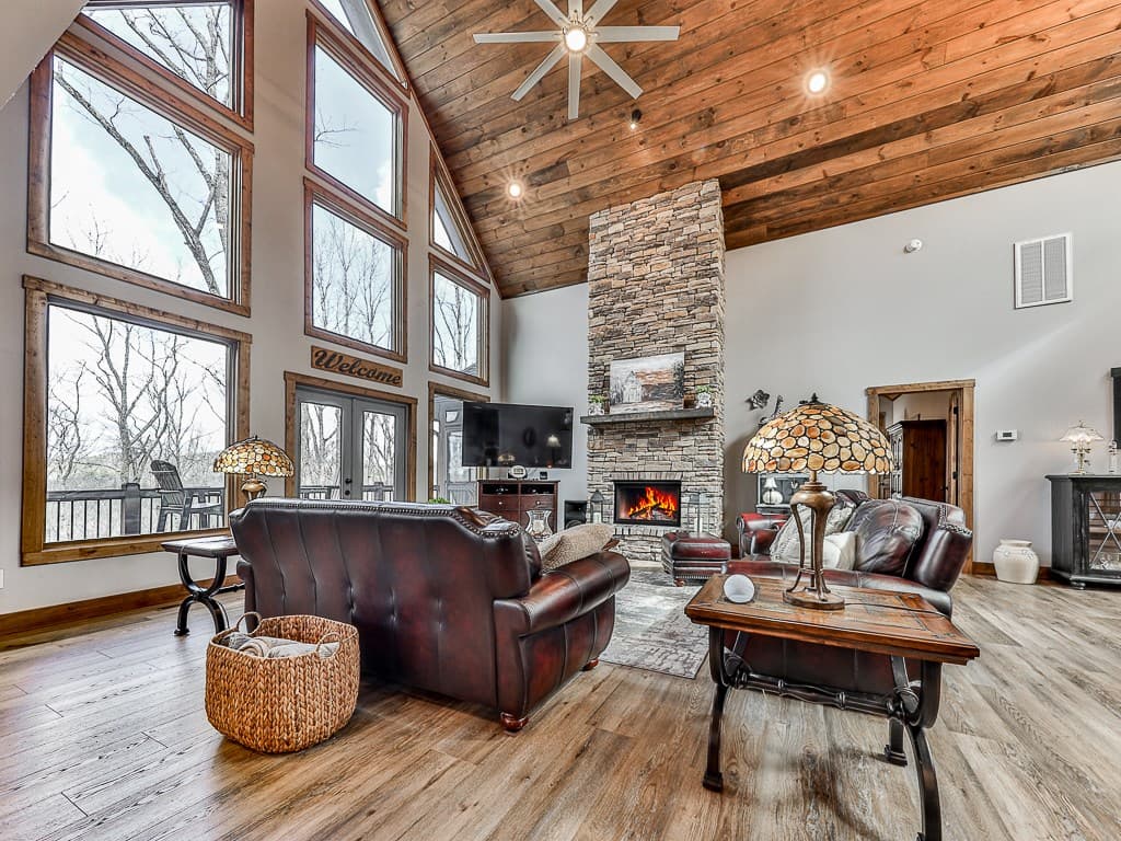 208 Weeks Drive, Ellijay GA 30540 - Photo