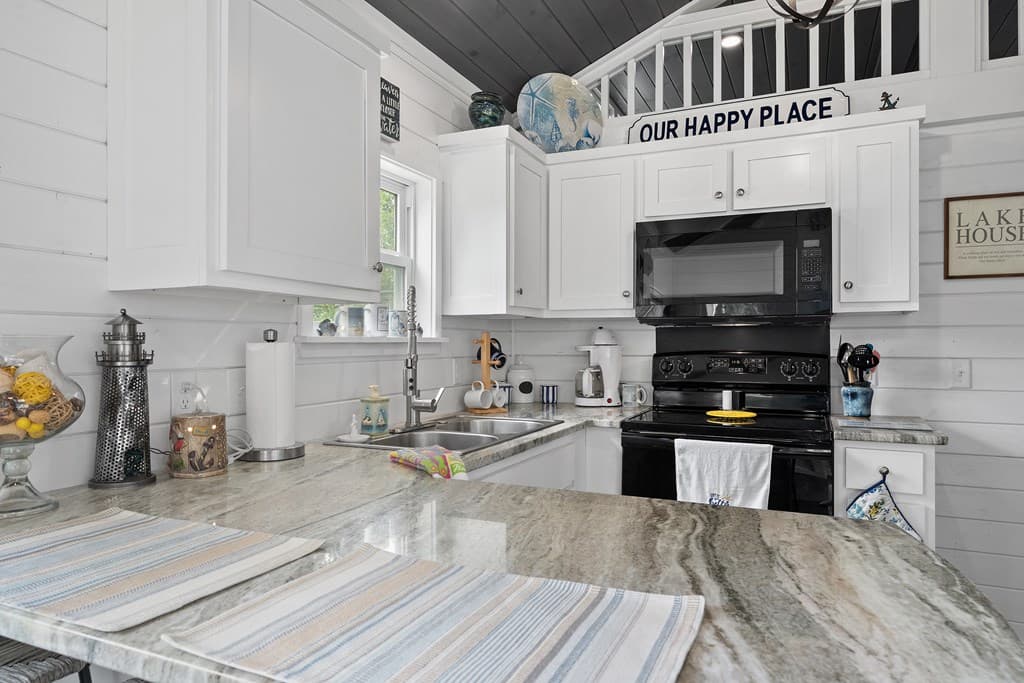 1685 Chatuge Shores, Hiawassee GA 30546 - Photo