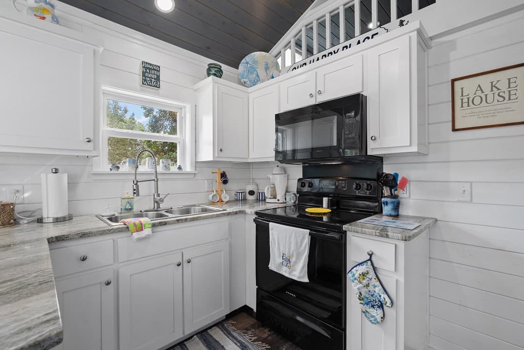 1685 Chatuge Shores, Hiawassee GA 30546 - Photo