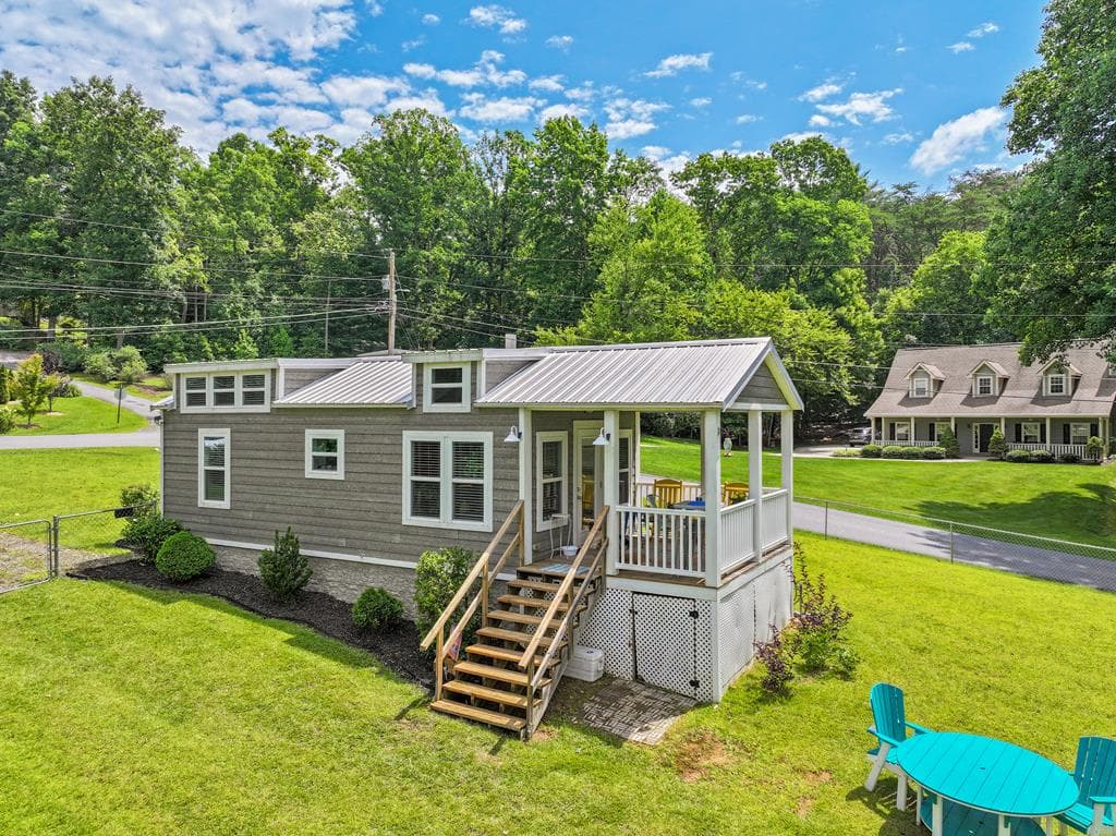 1685 Chatuge Shores, Hiawassee GA 30546 - Primary photo