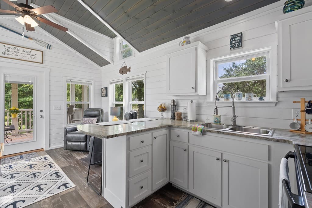 1685 Chatuge Shores, Hiawassee GA 30546 - Photo