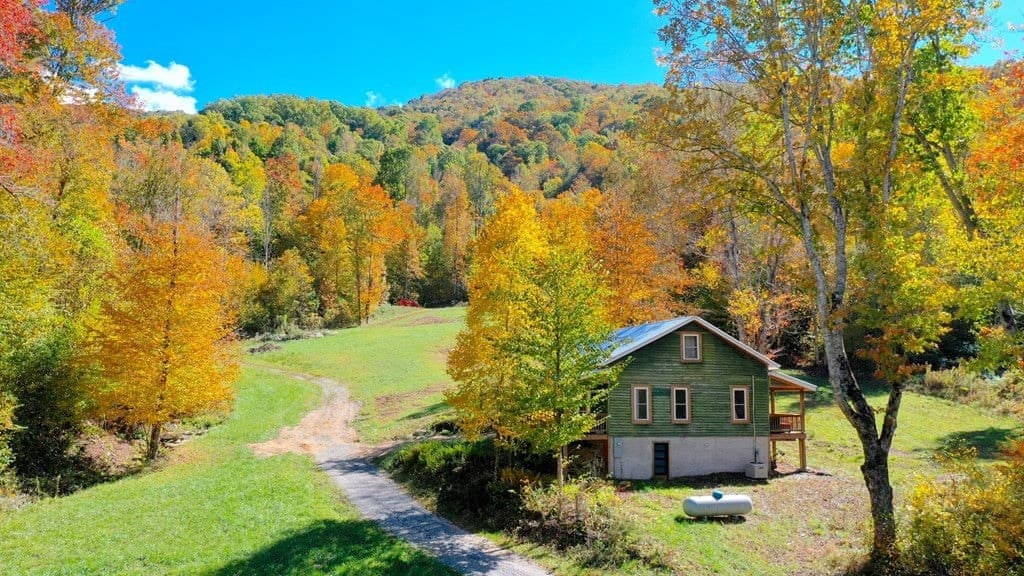 575 Vestal Cochran Road, Topton NC 28781 - Photo