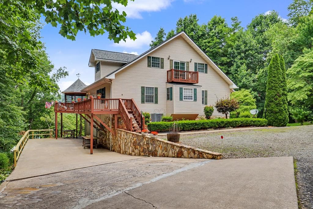 488 Dogwood Place, Hiawassee GA 30546 - Primary photo