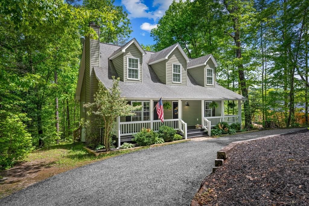 201 Minnehaha Trail, Blue Ridge GA 30513 - Primary photo
