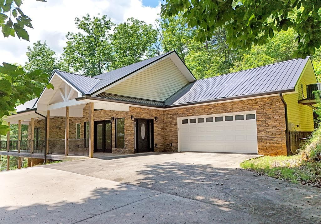 714 Mountain View Road, Hiawassee GA 30546 - Primary photo