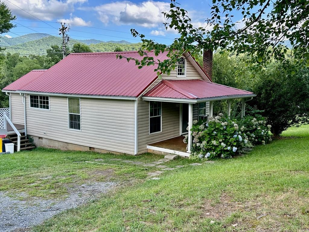 136 West Vineyard, Hayesville NC 28904 - Photo