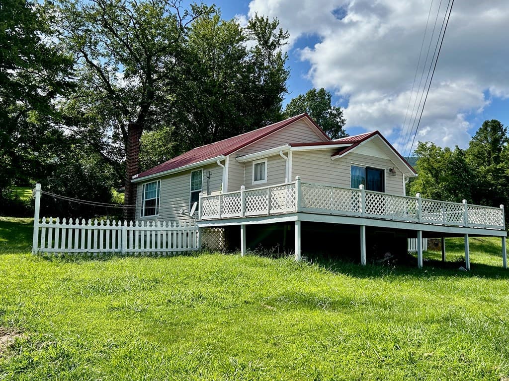 136 West Vineyard, Hayesville NC 28904 - Photo