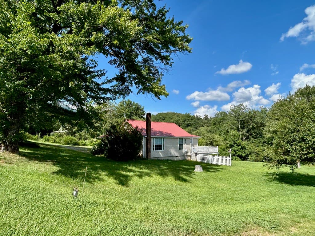 136 West Vineyard, Hayesville NC 28904 - Photo