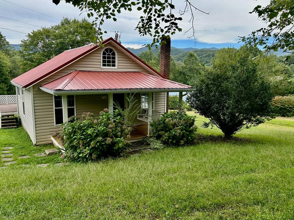 136 West Vineyard, Hayesville NC 28904 - Photo