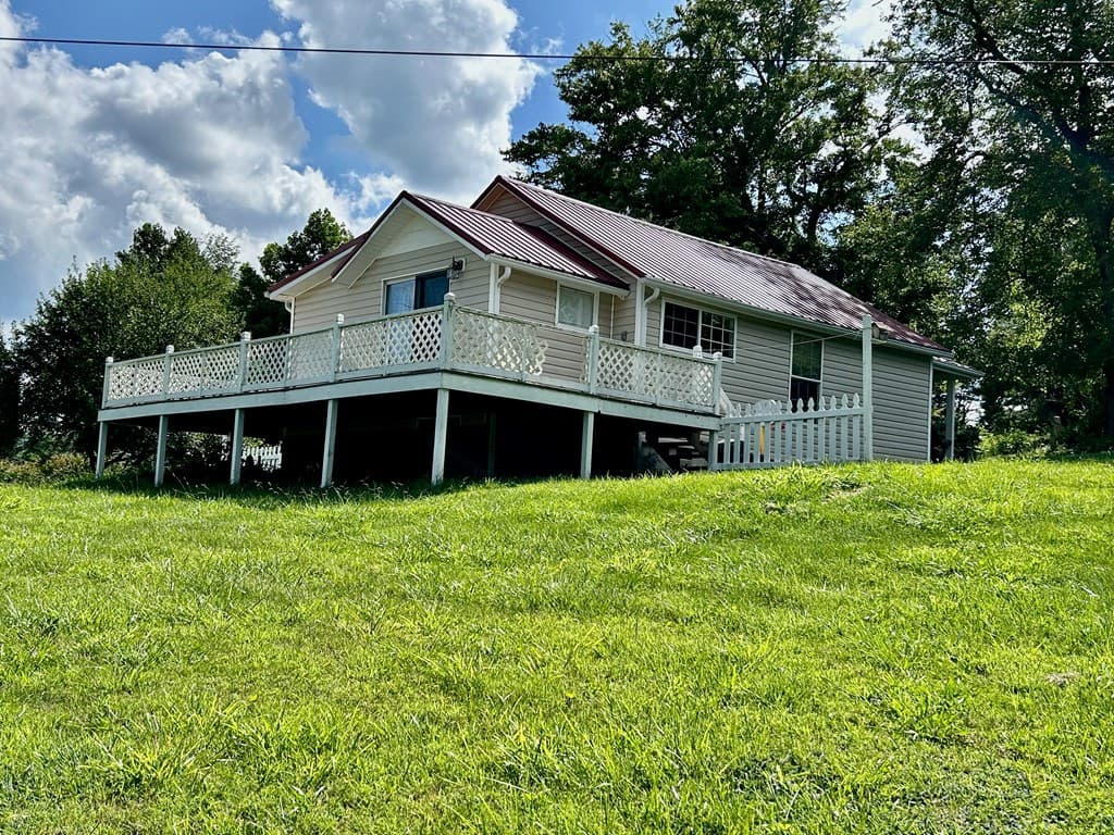 136 West Vineyard, Hayesville NC 28904 - Photo