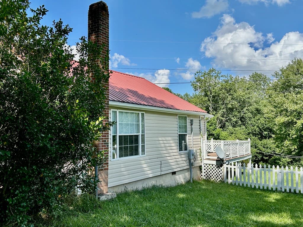 136 West Vineyard, Hayesville NC 28904 - Photo