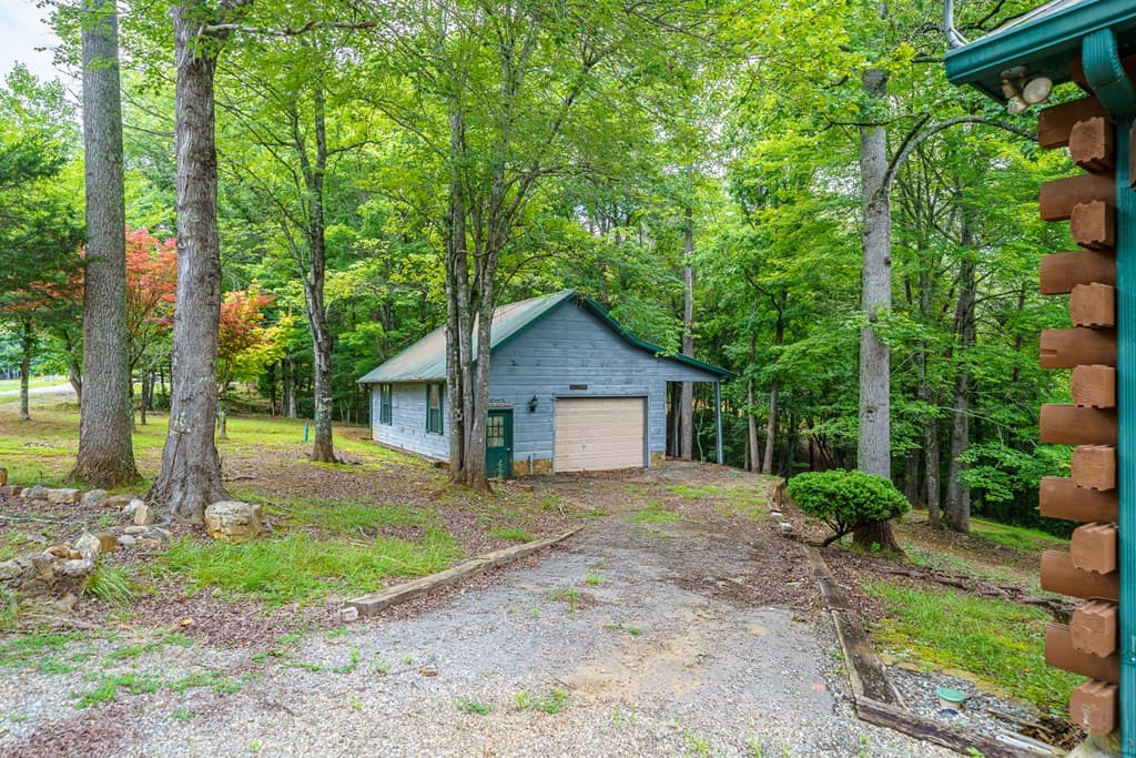 1347 Ivy Log Drive, Blairsville GA 30512 - Photo