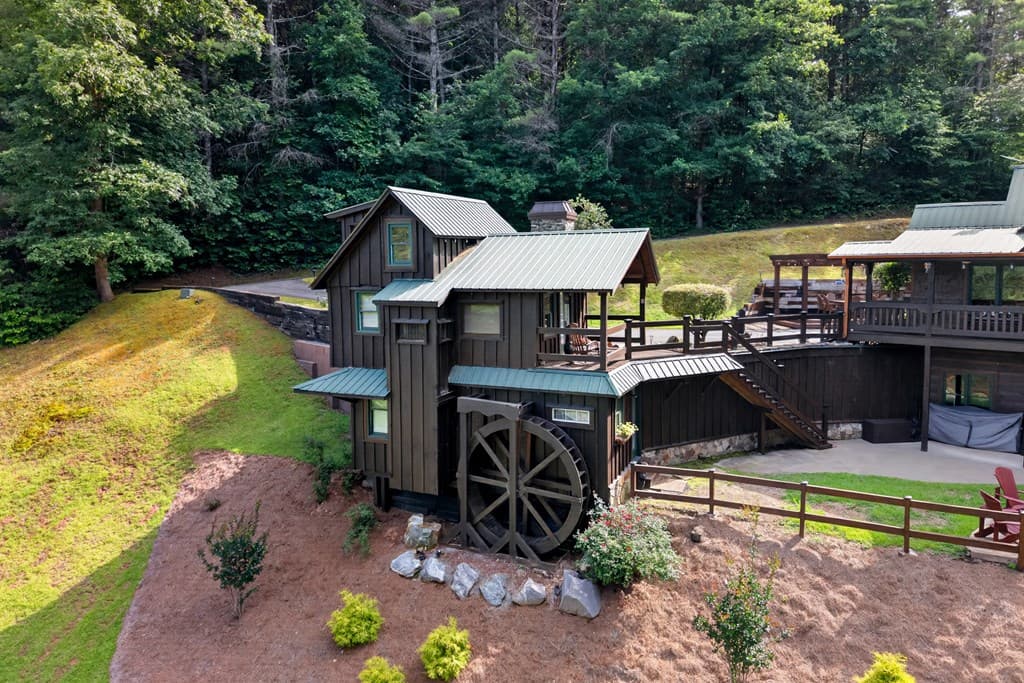24 Twin Lakes Drive, Blue Ridge GA 30513 - Photo