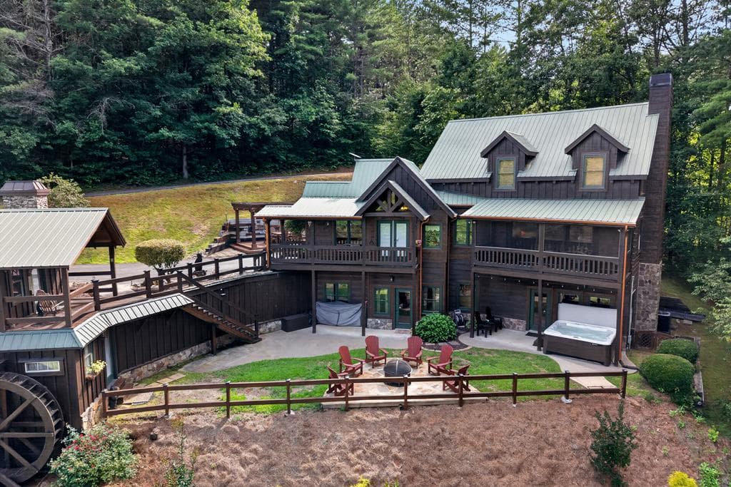 24 Twin Lakes Drive, Blue Ridge GA 30513 - Primary photo