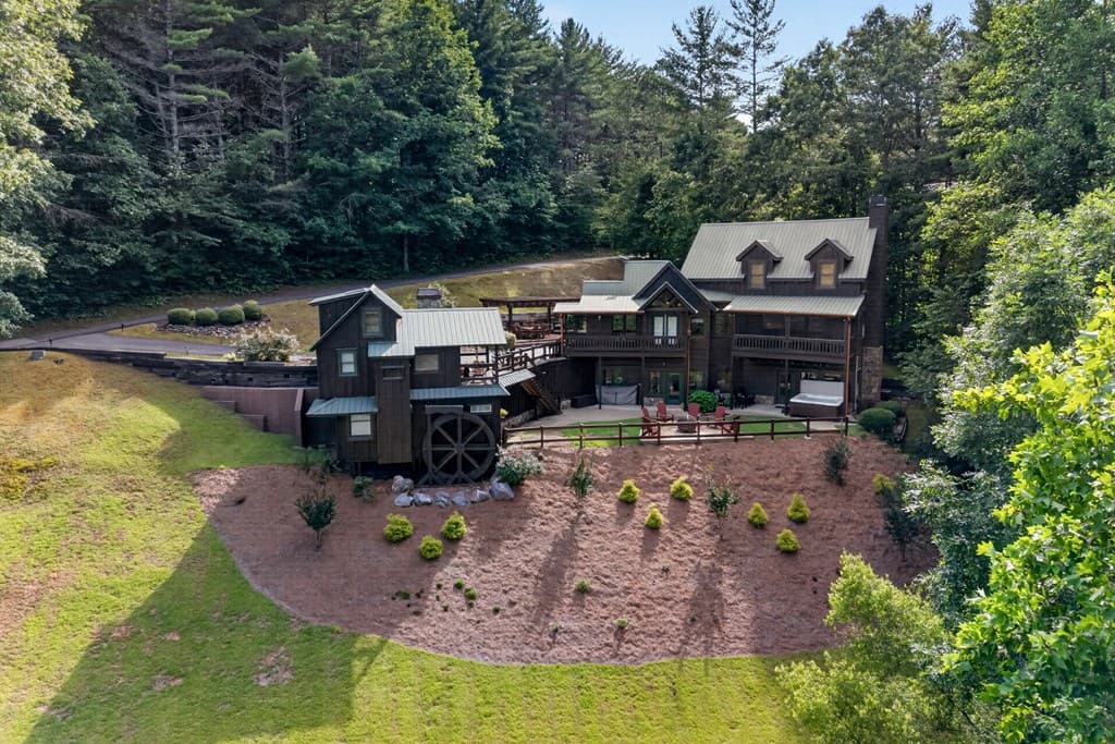 24 Twin Lakes Drive, Blue Ridge GA 30513 - Photo
