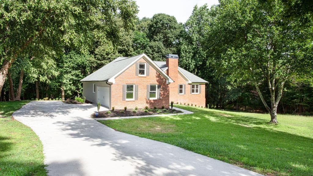 1055 Windridge Dr, Loganville GA 30052 - Photo