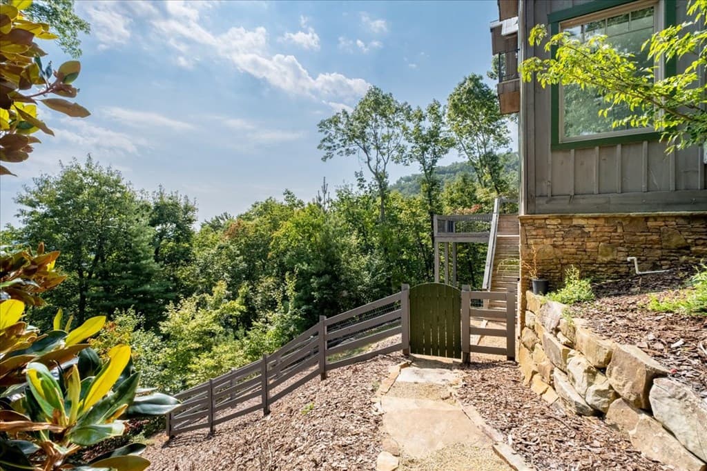 207 Utana Bluffs Trail, Ellijay GA 30540 - Photo