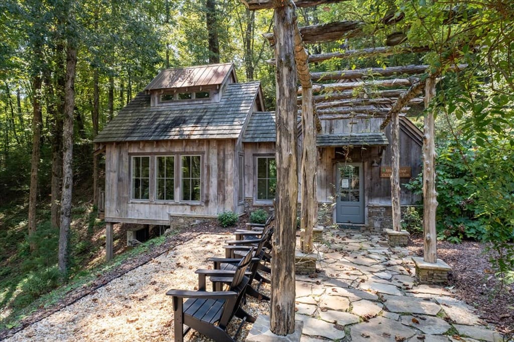 207 Utana Bluffs Trail, Ellijay GA 30540 - Photo