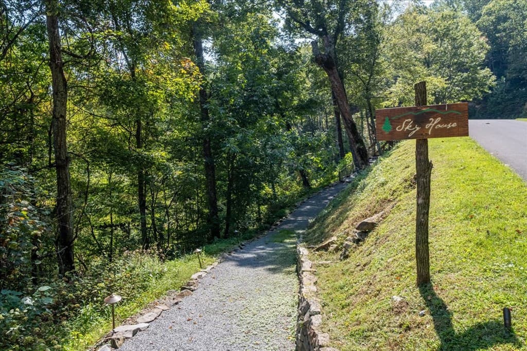 207 Utana Bluffs Trail, Ellijay GA 30540 - Photo