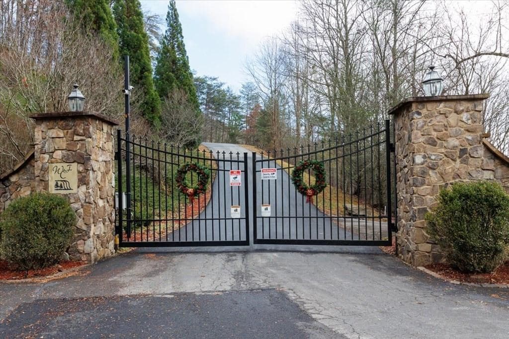 81 Hidden Mountain, Murphy 26906 - Photo