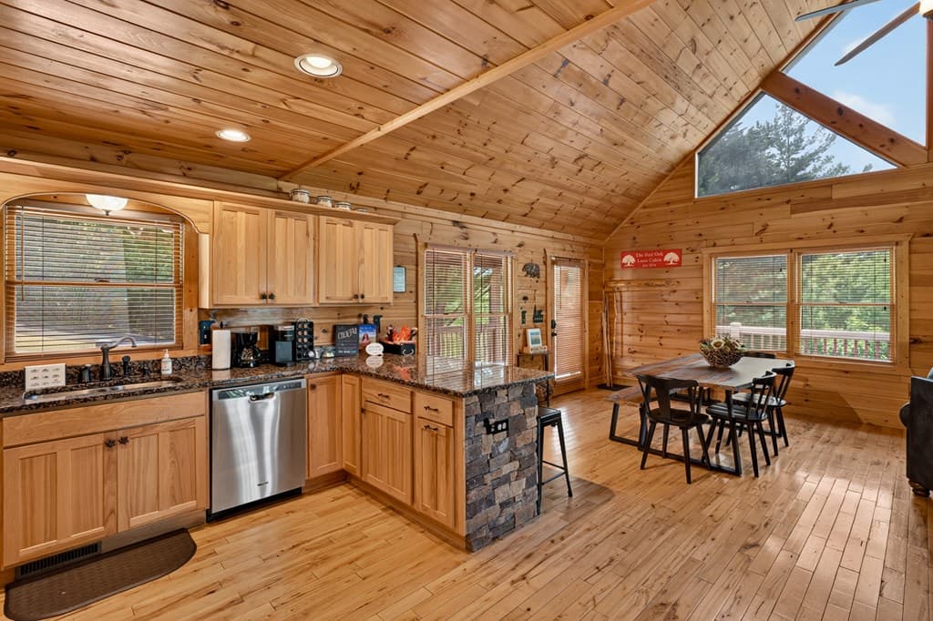 573 Weaver Creek Way, Blue Ridge GA 30513 - Photo