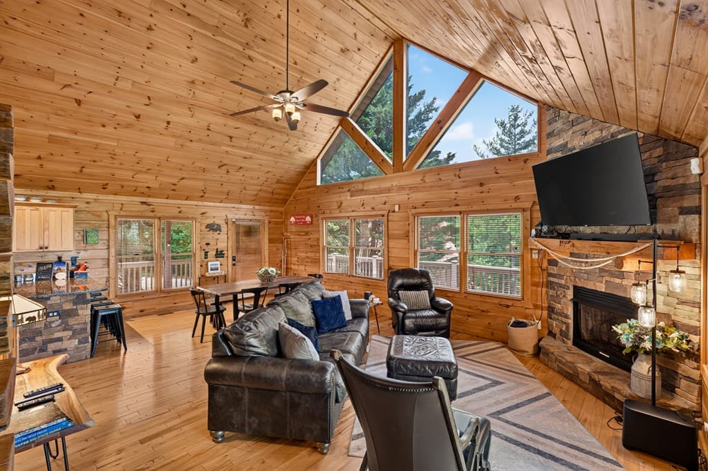 573 Weaver Creek Way, Blue Ridge GA 30513 - Photo