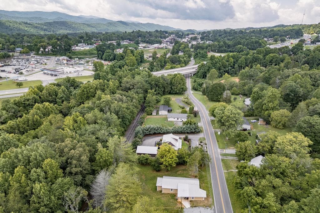 584 Ada Street, Blue Ridge GA 30513 - Photo