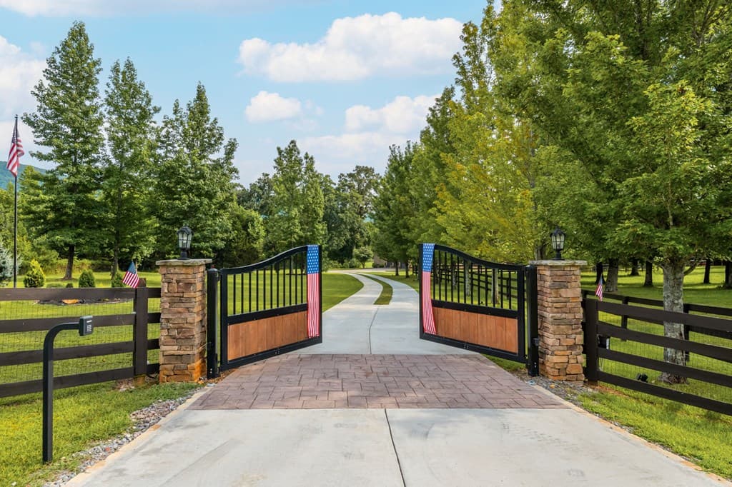 456 E Valley Road, Rydal GA 30171 - Photo
