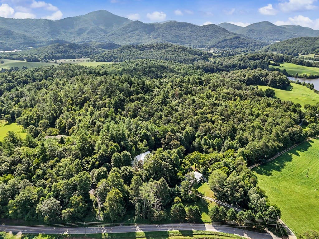 54 Esco Circle, Rabun Gap GA 30568 - Photo