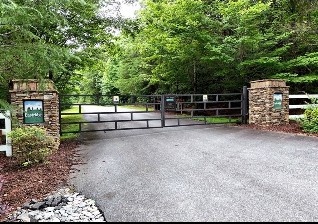 320 East Ridge Lane, Ellijay GA 30536 - Photo