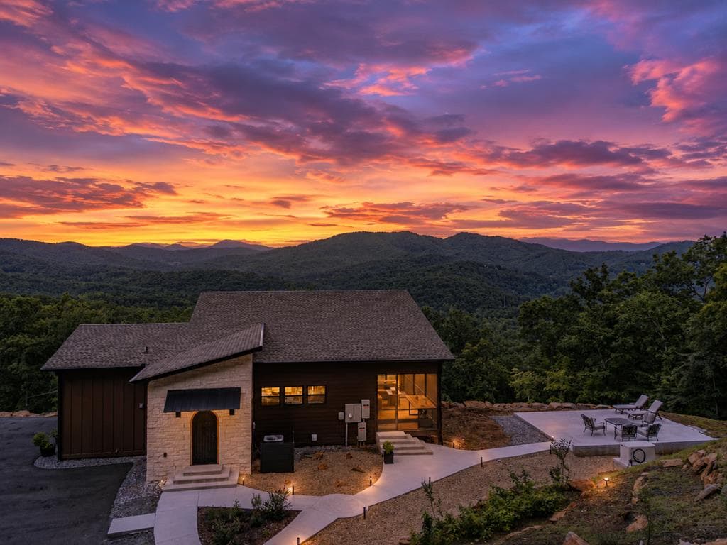 629 Peaks Drive, Hayesville NC 28904 - Primary photo