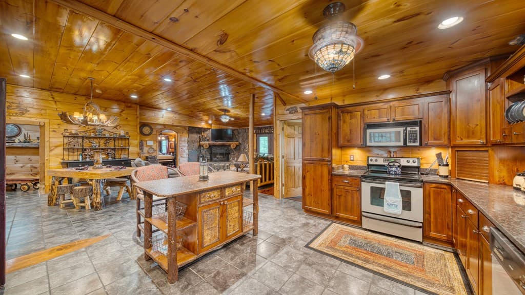 911 Summit Way, Blairsville GA 30512 - Photo