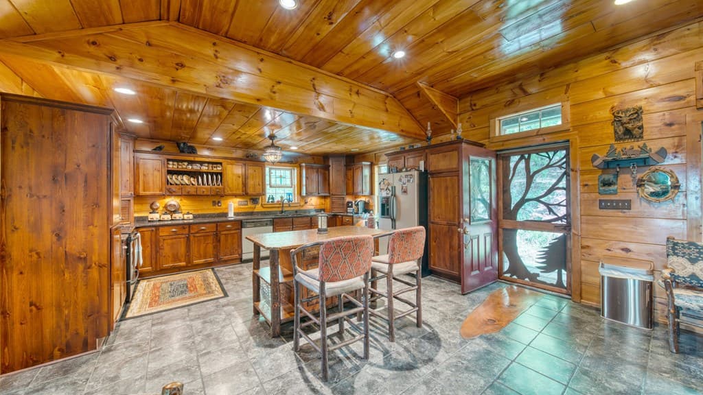 911 Summit Way, Blairsville GA 30512 - Photo