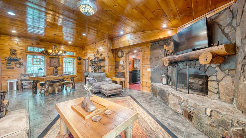 911 Summit Way, Blairsville GA 30512 - Photo