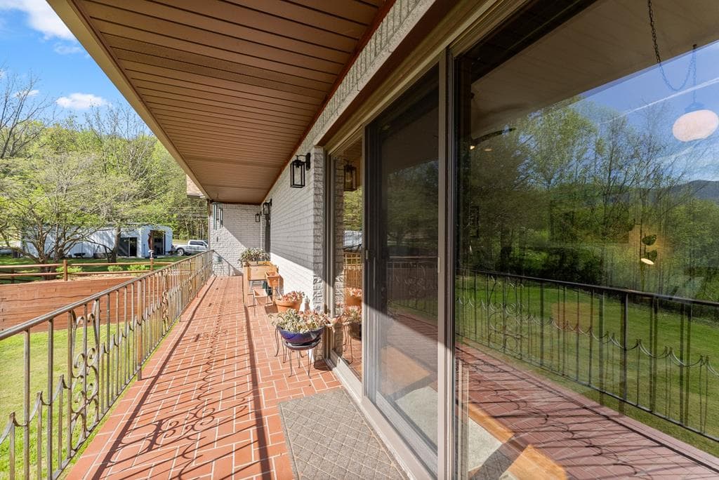 153 Trackrock Gap Road, Blairsville GA 30512 - Photo