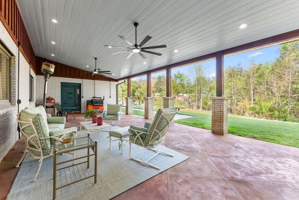 153 Trackrock Gap Road, Blairsville GA 30512 - Photo