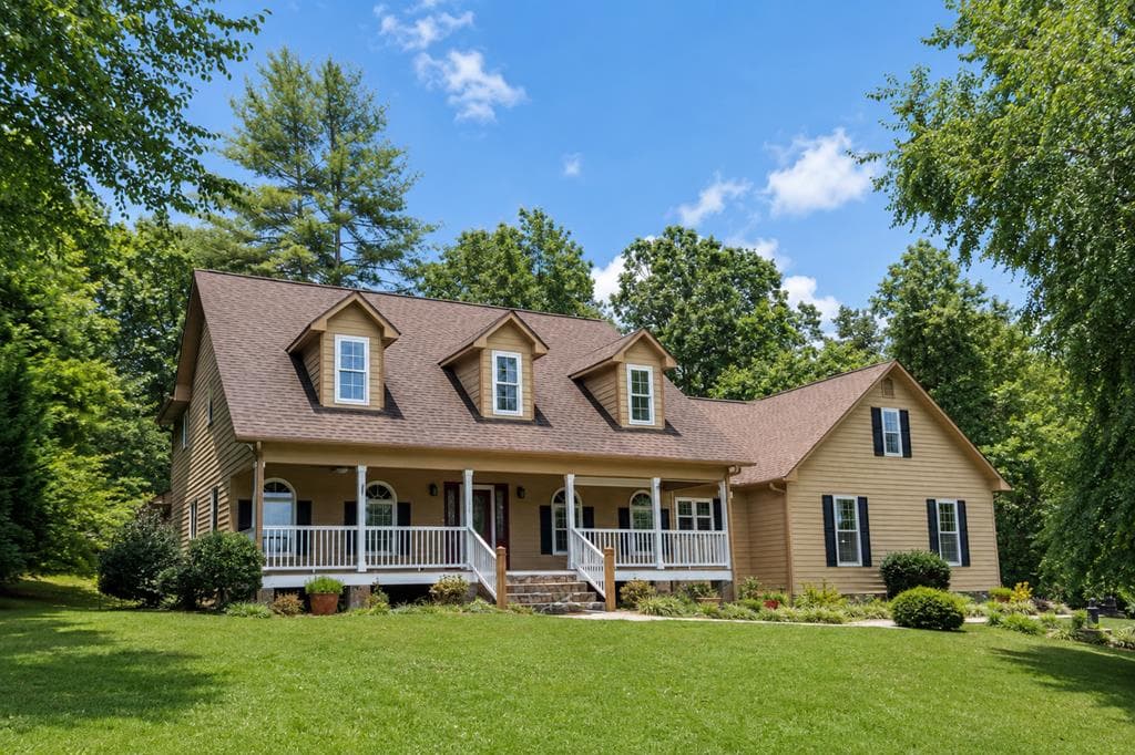 38 Oakwood Drive, Blue Ridge GA 30513 - Primary photo