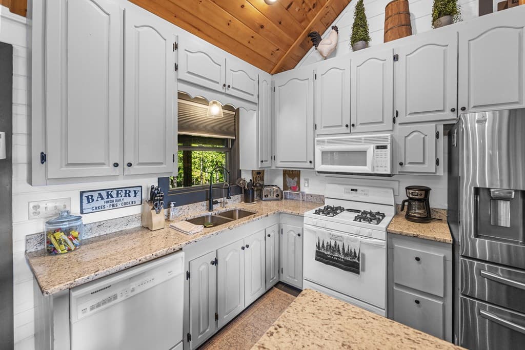 832 Scenic Mountain View Road, Blue Ridge GA 30512 - Photo