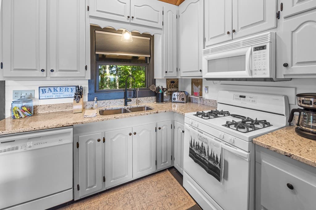 832 Scenic Mountain View Road, Blue Ridge GA 30512 - Photo